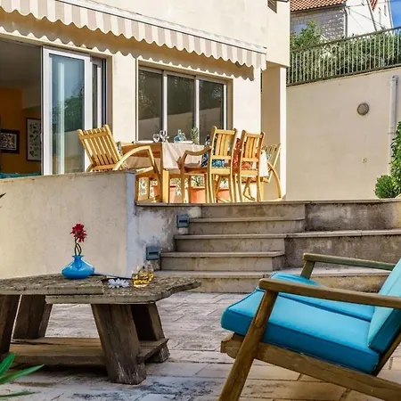 Villa Miravala 公寓 *